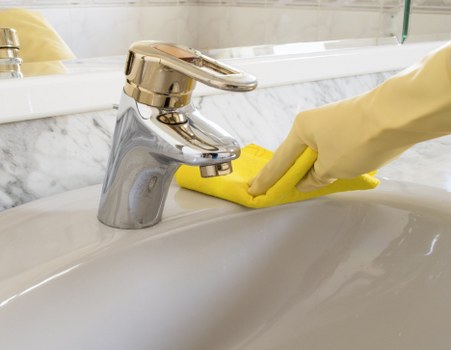 Professional cleaning of a shared corridor in a residential property